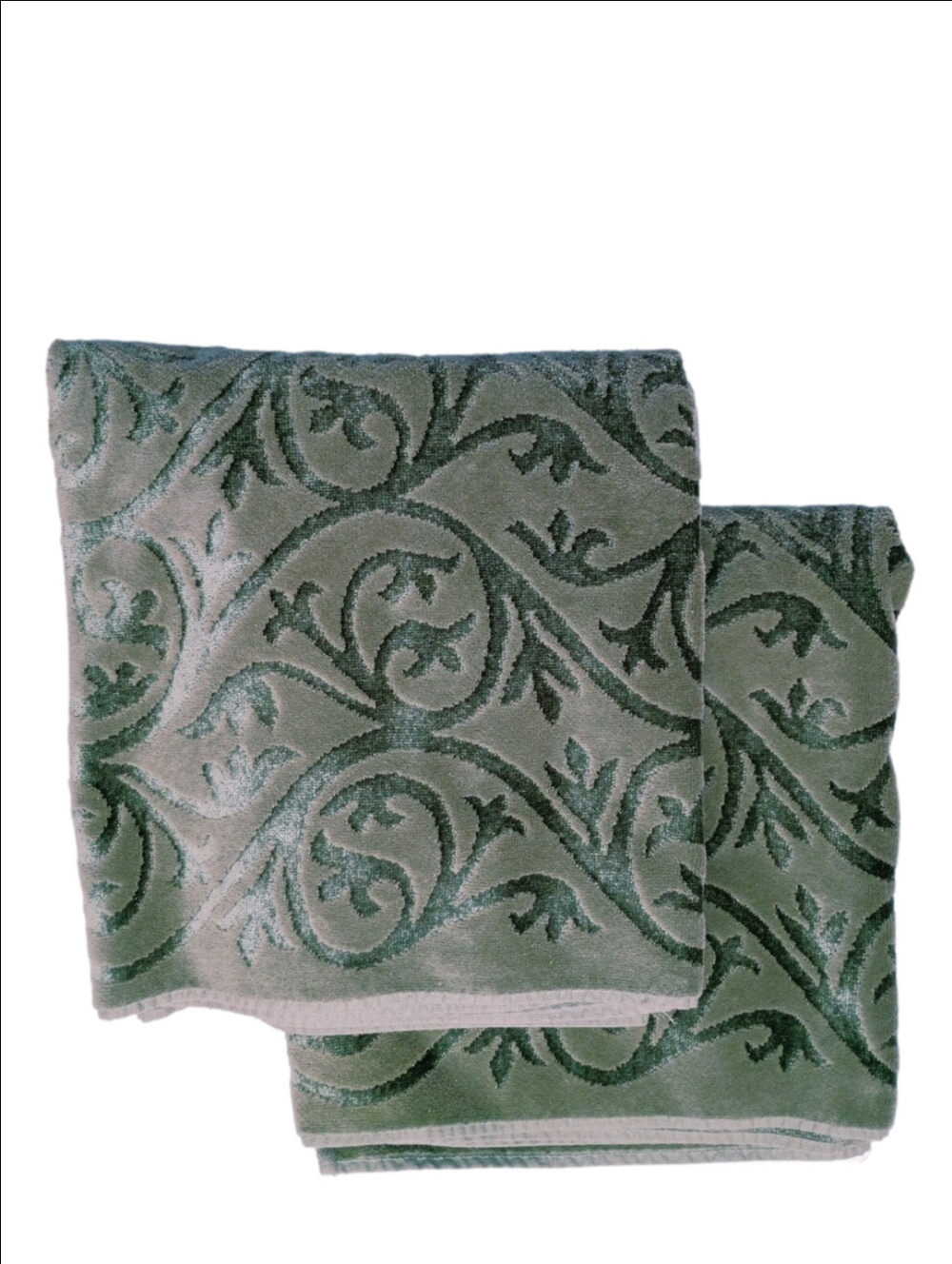 2 Green Decorative Bath Towel with Scroll Pattern